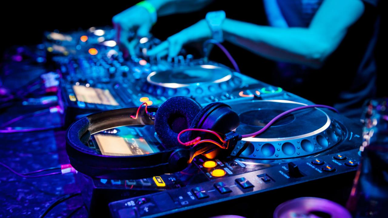 How to be a DJ? Make Electronic Music